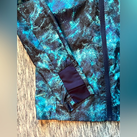 🩵All in Motion Windbreaker - Size Youth Small - Picture 3 of 6